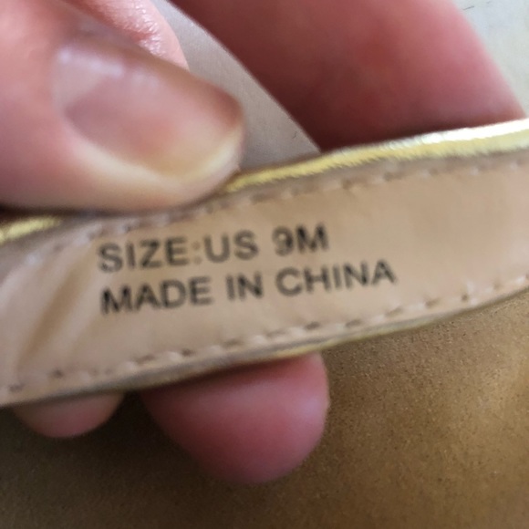 Sparkly Gold Kate Spade Bow flipflops - Picture 2 of 2